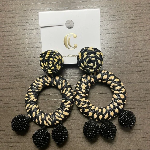 Earrings - Picture 1 of 3